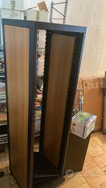 Armadio Rack 19” professionale in legno e metallo