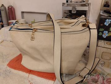 Borsa colore beige tre scomparti