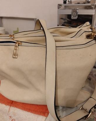 Borsa colore beige tre scomparti