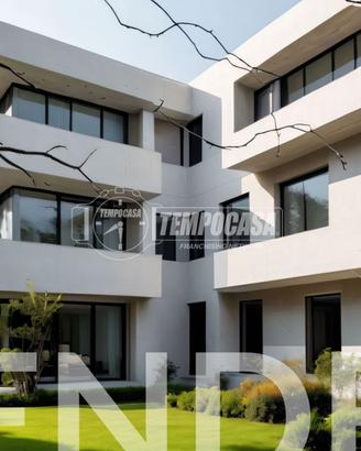 Magnifica tenuta con 16000 mq di giardino e moltep