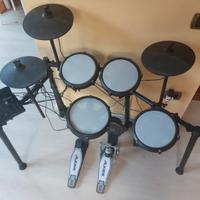 batteria elettronica Alesis con Autoparlante Alesi