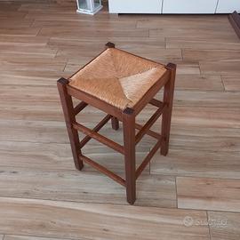 Sgabello in legno 