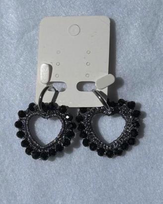 Gioielli tessili fatti a crochet