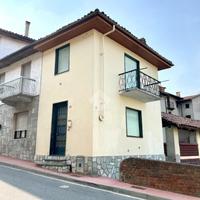 CASA SEMINDIPENDENTE A MONTECHIARO D'ASTI