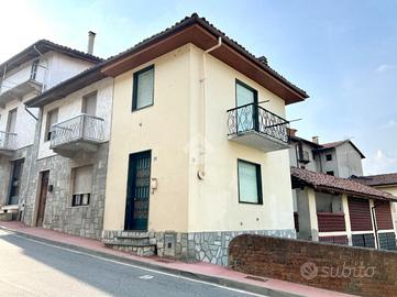 CASA SEMINDIPENDENTE A MONTECHIARO D'ASTI