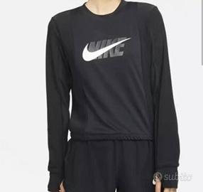 Maglia tecnica Nike da donna, parte della collezio
