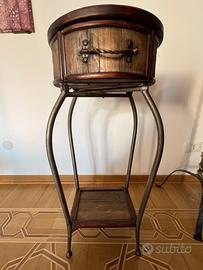 Porta piante artigianale in legno e metallo