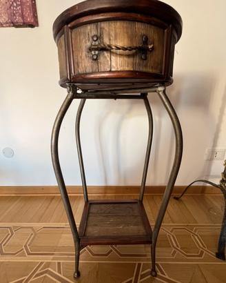 Porta piante artigianale in legno e metallo