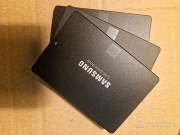 3 Dischi SSD Samsung 860 EVO - 250GB