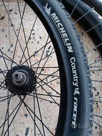 cerchio  MTB 29" attacco filetto e 2 copertoni 29"