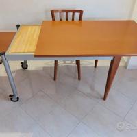 tavolo in legno e metallo di design