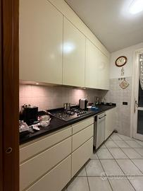 Mobili, elettrodomestici e lampadari