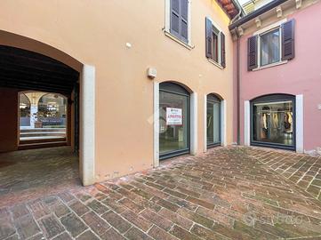 UFFICIO A DESENZANO DEL GARDA