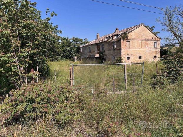 CASA COLONICA da RISTRUTTURARE CON TERRENO