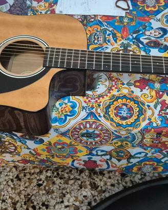 Chitarra acustica elettrificabile Fender