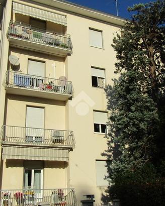 2 LOCALI A PARMA