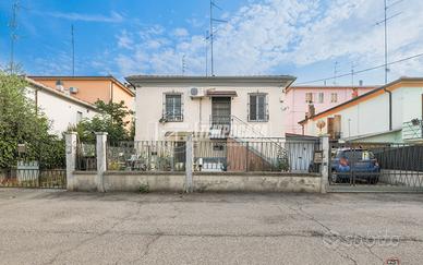SOLUZIONE INDIPENDENTE CON GIARDINO PRIVATO E GARA