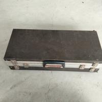 Valigetta con attrezzi da pesca 