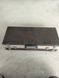 Valigetta con attrezzi da pesca 