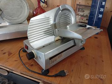 Affettatrice in alluminio lama cm 22