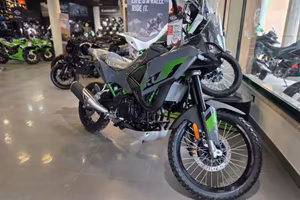 Kawasaki KLE 500 SE My 2026 Prove su Strada