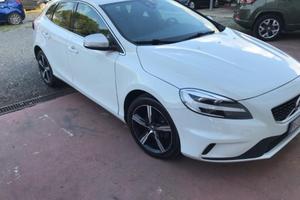 VOLVO V40 D2 R-design