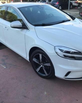VOLVO V40 D2 R-design