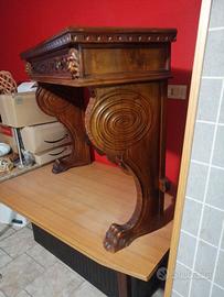 consolle in barocco e sedia Savonarola
