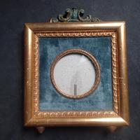 CORNICE PER  RITRATTI  IN LEGNO  DORATO (XIX sec.)