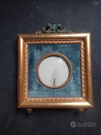 CORNICE PER  RITRATTI  IN LEGNO  DORATO (XIX sec.)