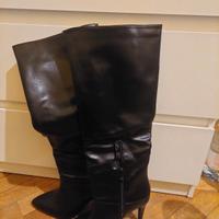 stivali alti con tacco