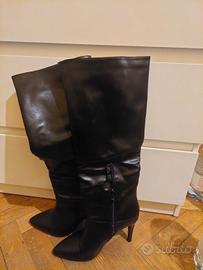 stivali alti con tacco