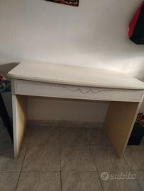 Scrivania in legno massello con cassetto – ottime
