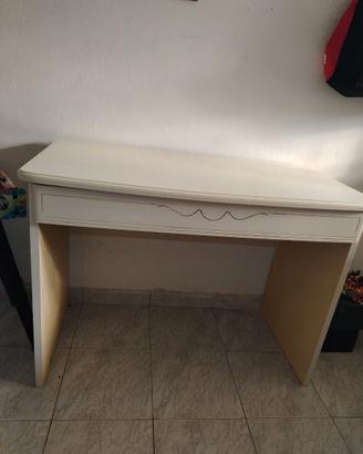 Scrivania in legno massello con cassetto – ottime
