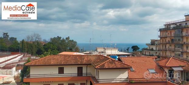 Acireale appartamento con mansarda vista mare