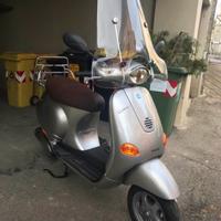 Vespa et4 125