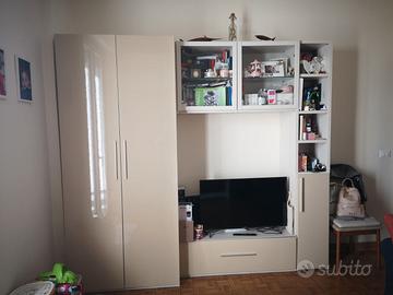 Armadio e parete attrezzata