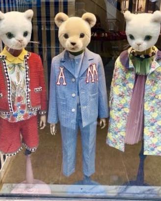 Manichino orsetto negozi Gucci