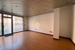 NEGOZIO A BUSSOLENGO