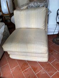 Poltrona bianca com tessuto rigato