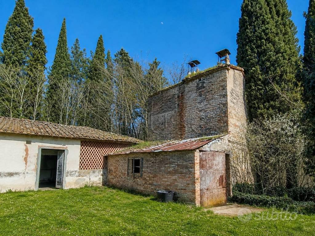 Rustico / Casale di 200 m² con più di 5 locali a C - Vista 2