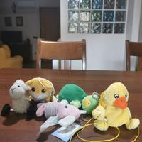 5 portachiavi di vari colori e genere