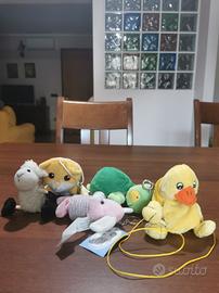 5 portachiavi di vari colori e genere