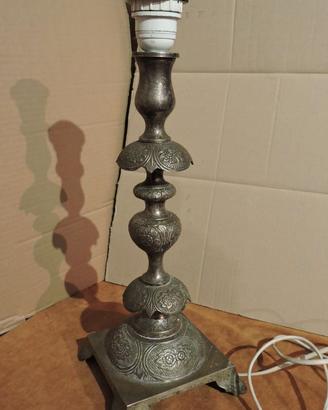 Lampada in ottone lavorata