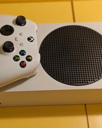Xbox serie S con cuffie da gaming