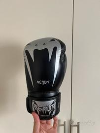Guantoni Venum Giant 3.0