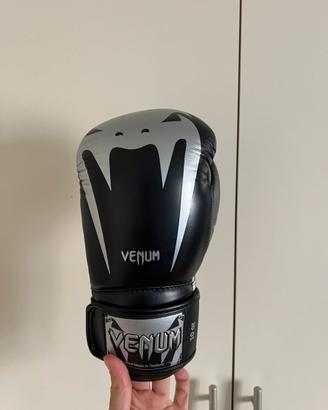 Guantoni Venum Giant 3.0