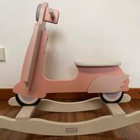 Dondolo in legno Rose the Scooter