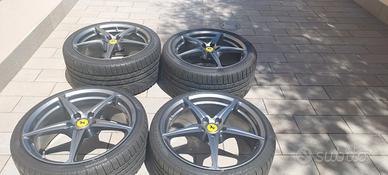 cerchi ferrari 458 con gomme