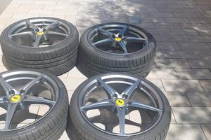 cerchi ferrari 458 con gomme